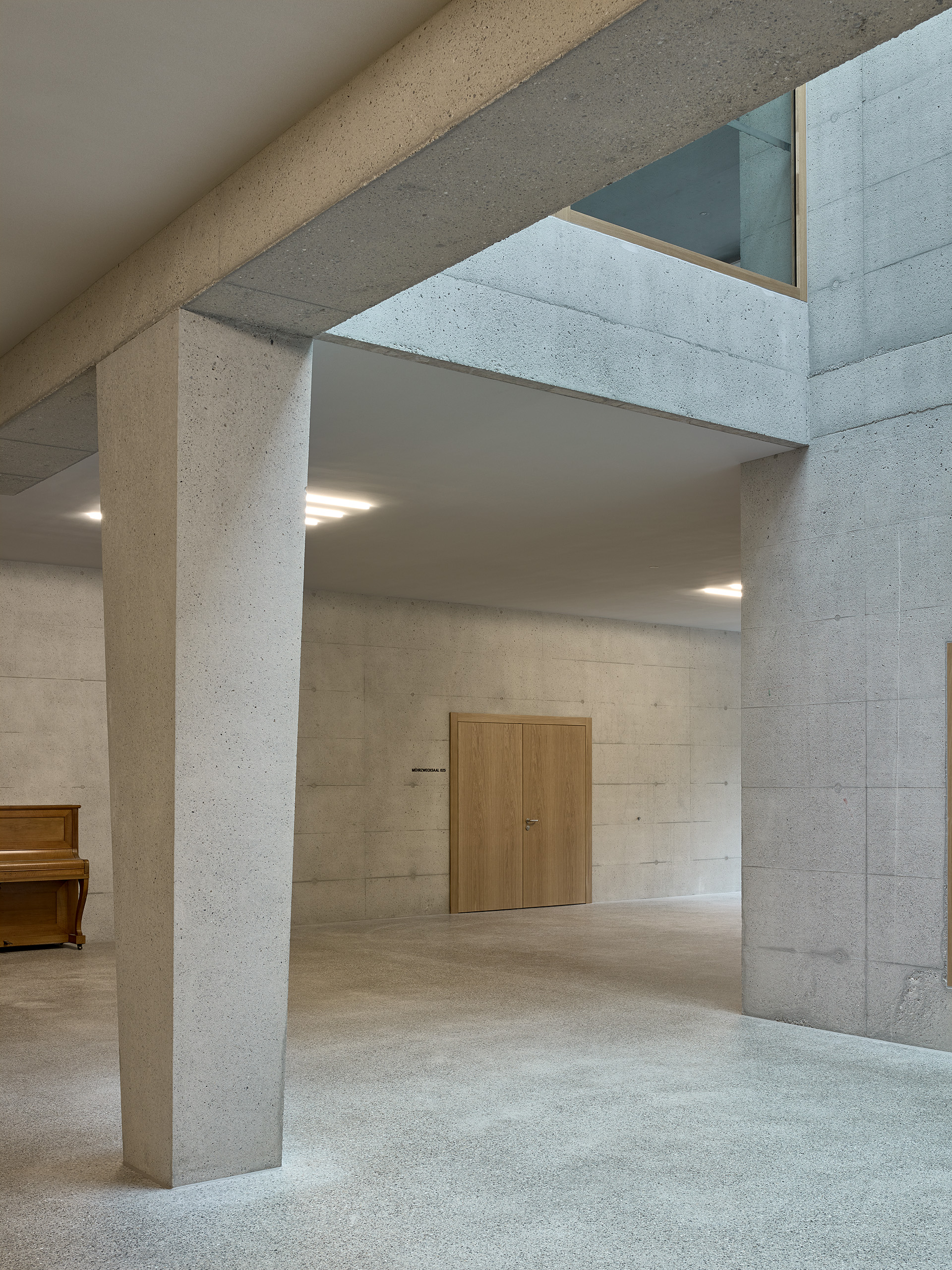 E19708 · Kim Strebel Schulhaus Zofingen